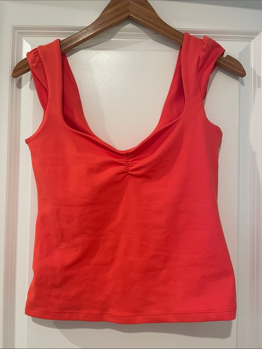 Blogilates orange Scoop Neck Tank Top medium